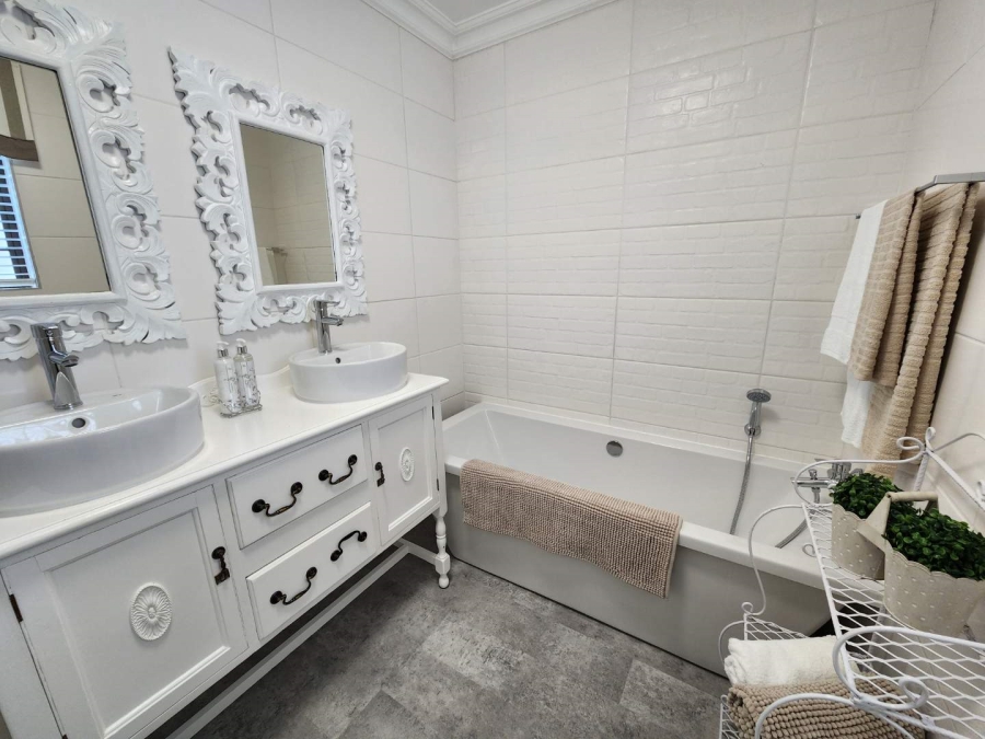 3 Bedroom Property for Sale in Vakansieplaas Western Cape